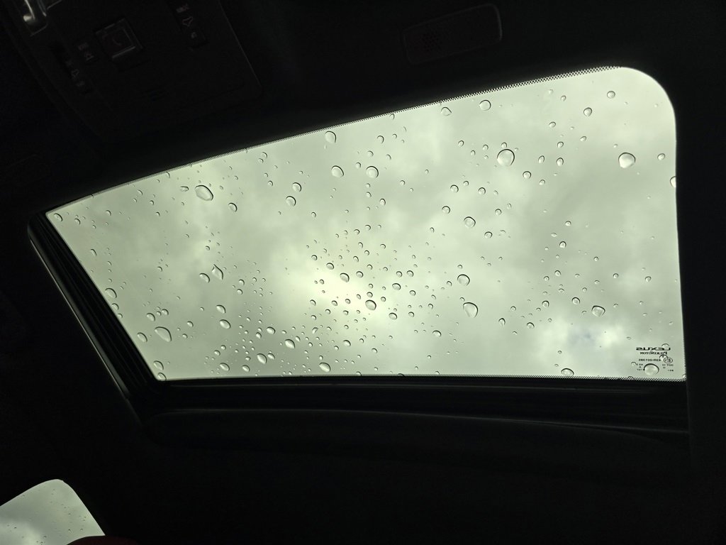 Used 2022 Lexus ES 300h F Sport image 2