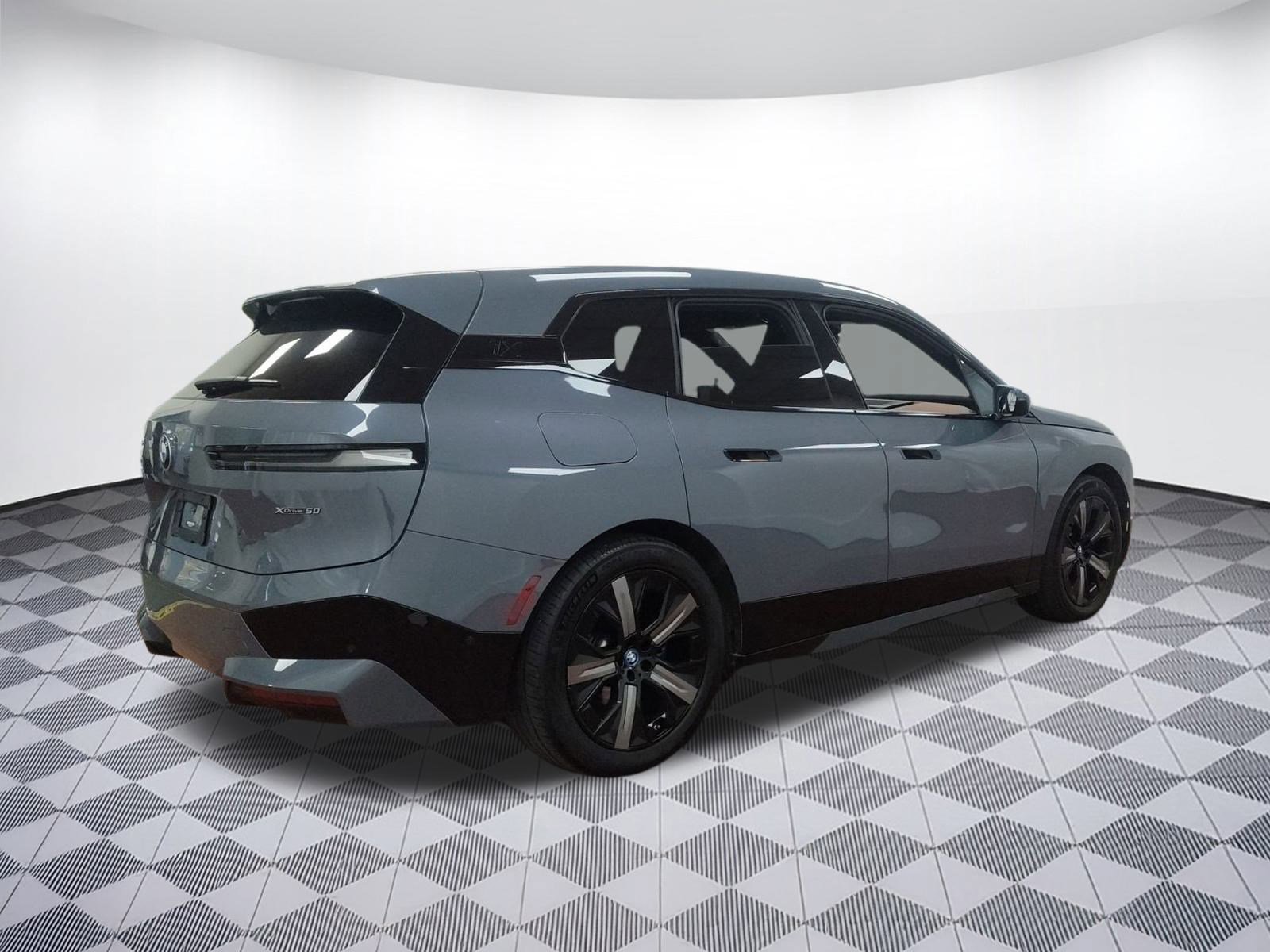 Used 2023 BMW iX xDrive50 w/ Ultimate Package 2 image 8