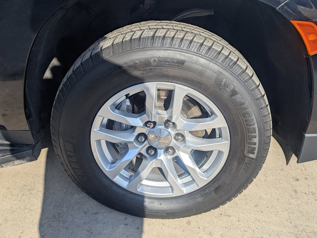 Used 2023 Chevrolet Suburban LT image 16