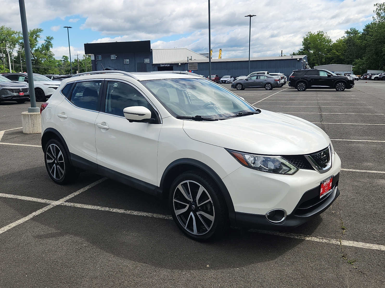 Used 2017 Nissan Rogue Sport SL w/ SL Premium Package AWD/4WD image 3