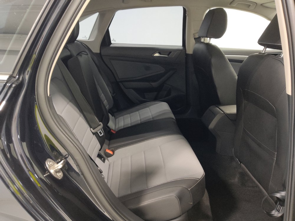 Used 2025 Volkswagen Jetta SE FWD image 19