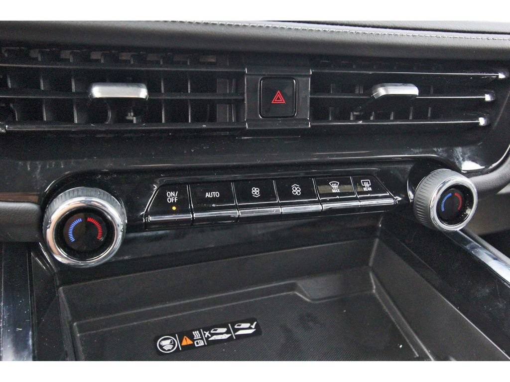 Used 2025 Chevrolet Suburban Z71 AWD/4WD image 25