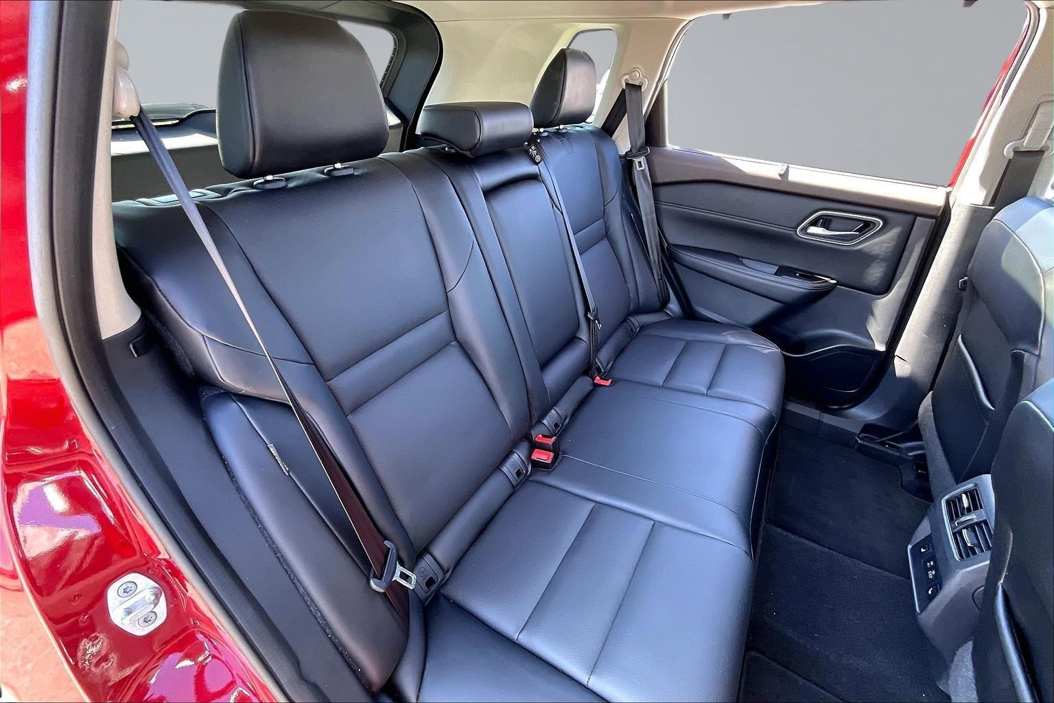 Used 2021 Nissan Rogue SV image 28