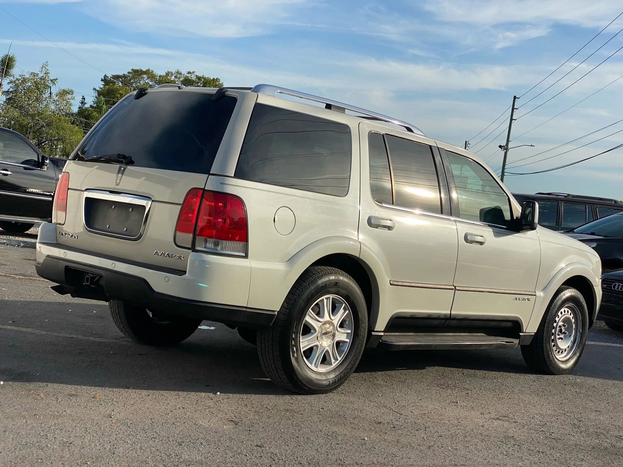 Used 2004 Lincoln Aviator Luxury RWD image 4