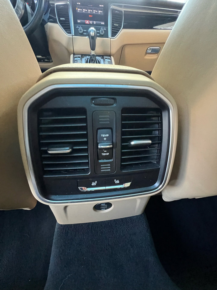 Used 2018 Porsche Macan image 17