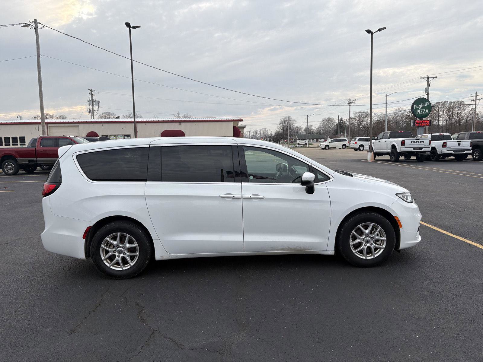 Used 2023 Chrysler Pacifica Touring image 24