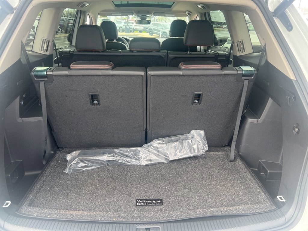 Used 2025 Volkswagen Atlas Peak Edition SE image 21