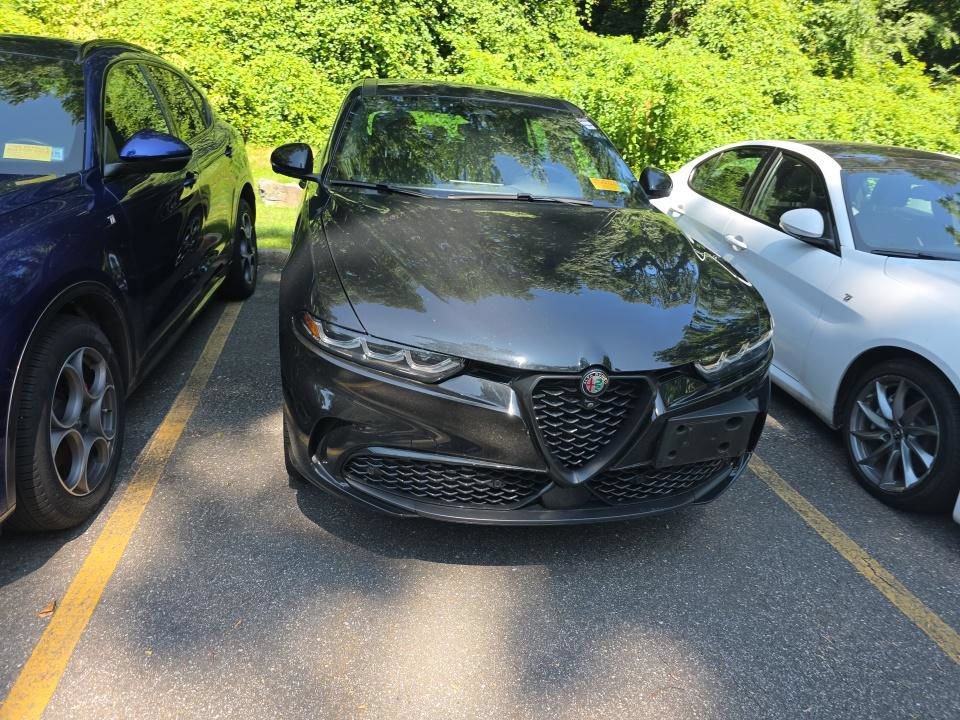 Used 2024 Alfa Romeo Tonale Veloce w/ Active Assist Package AWD/4WD image 3