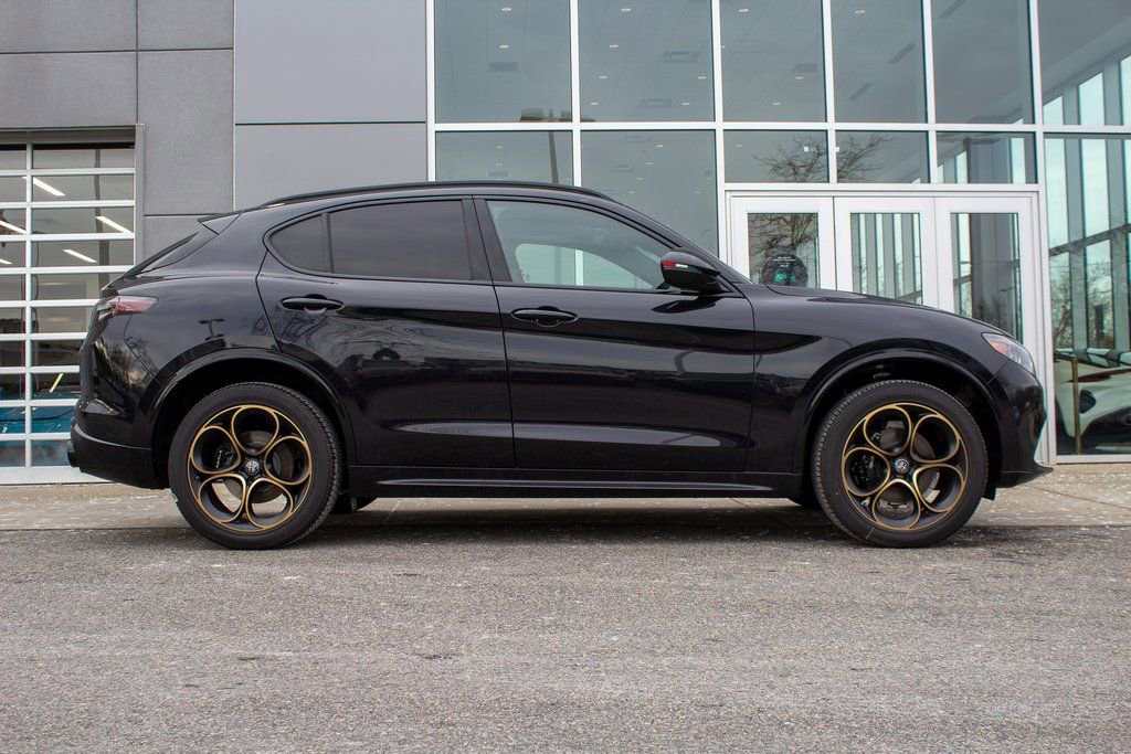 New 2025 Alfa Romeo Stelvio Sprint image 4