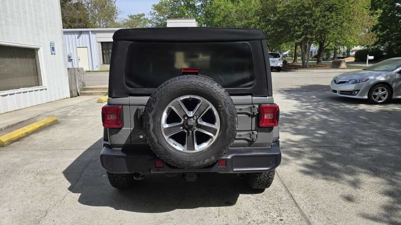 Used 2020 Jeep Wrangler Unlimited Sahara AWD/4WD image 4