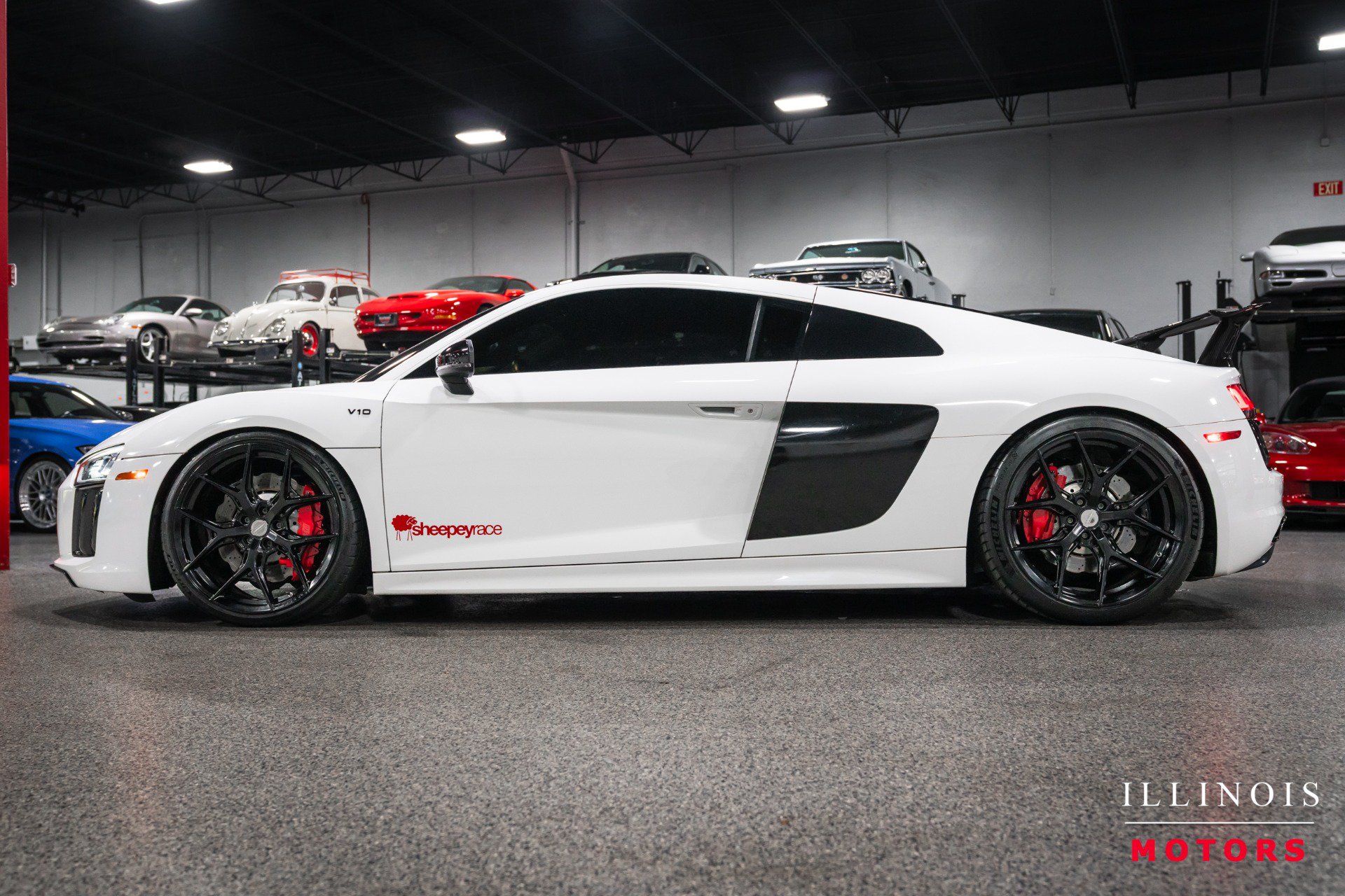 Used 2018 Audi R8 V10 w/ Premium Package RWD image 2