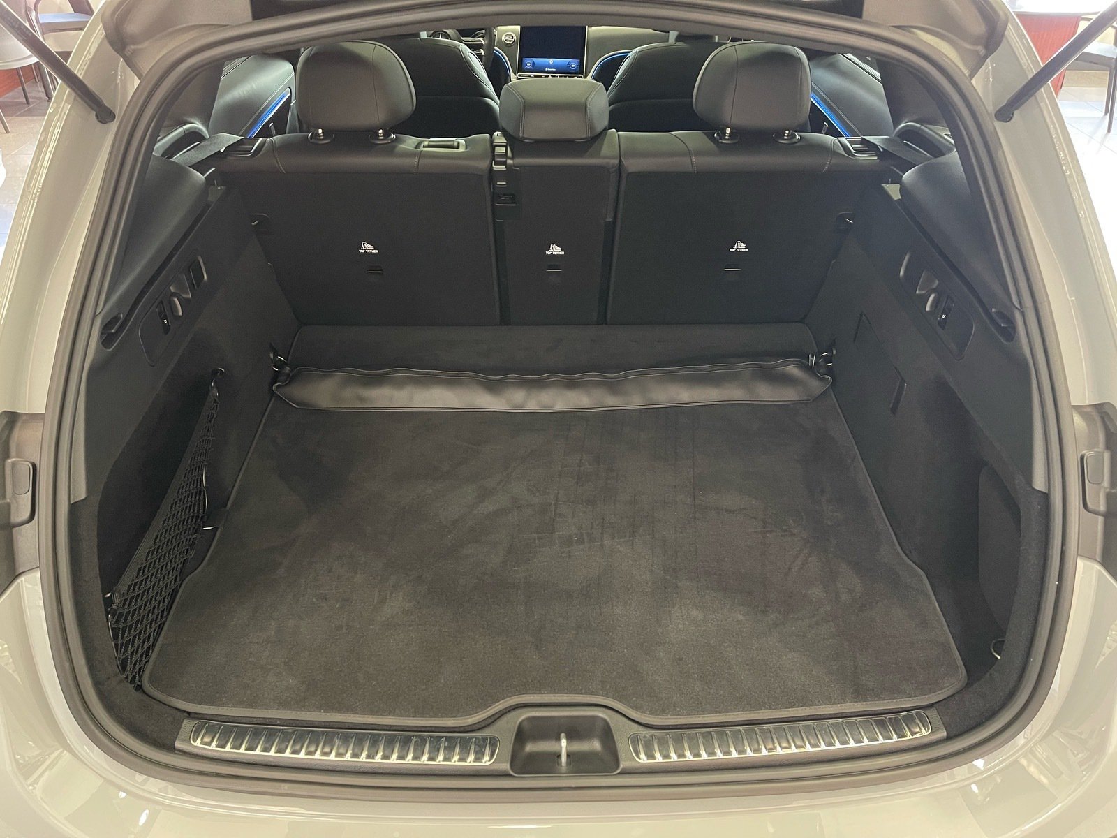 Used 2025 Mercedes-Benz GLC 300 4MATIC image 34