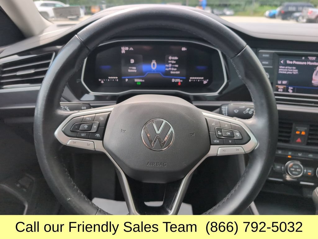 Used 2024 Volkswagen Jetta SE FWD image 16