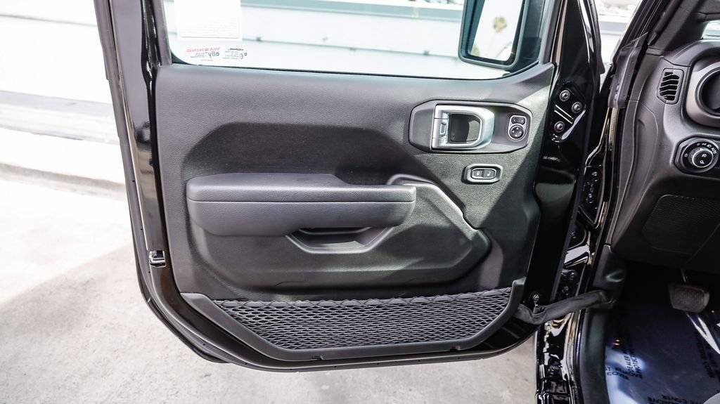 Used 2023 Jeep Gladiator Sport AWD/4WD image 25