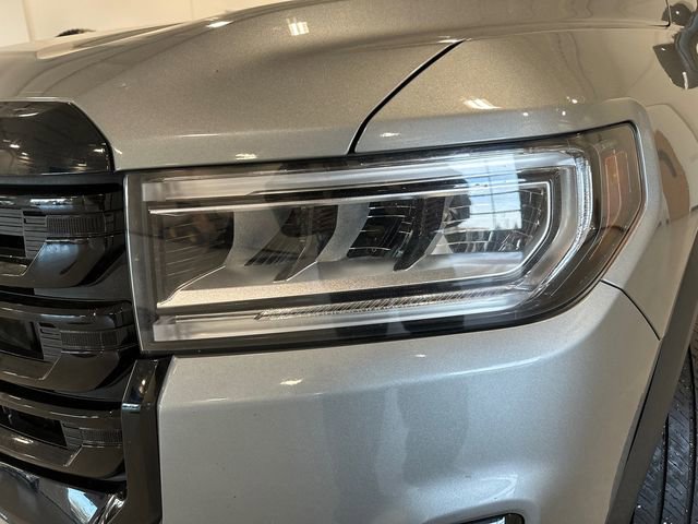 Used 2023 GMC Acadia SLE w/ Elevation Edition AWD/4WD image 13