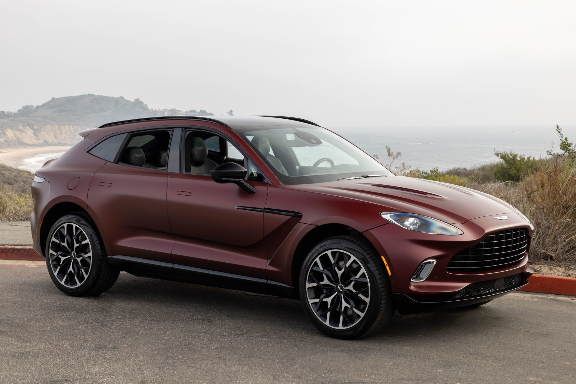Used 2021 Aston Martin DBX AWD/4WD image 1