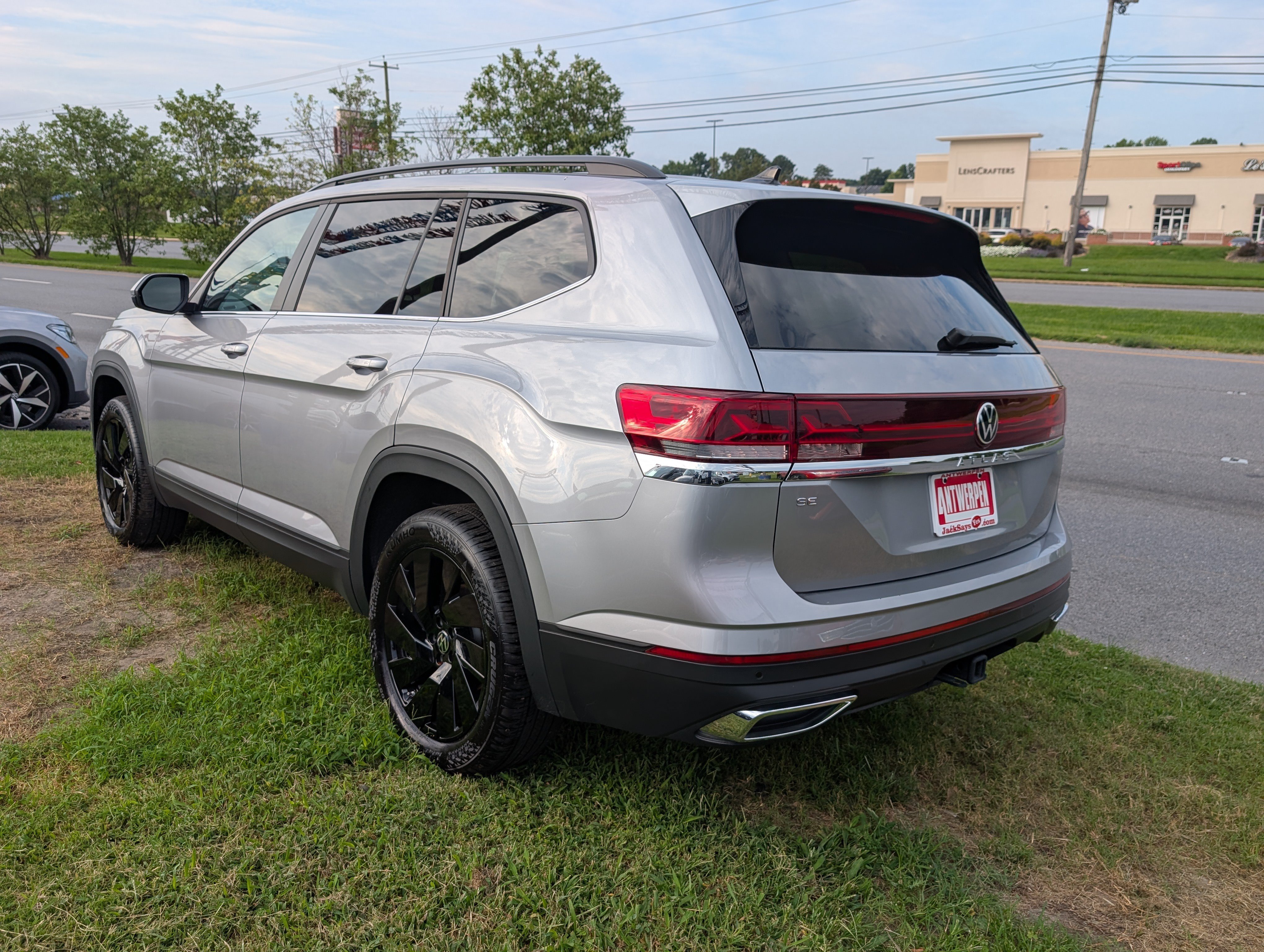 Used 2026 Volkswagen Atlas SE w/ Panoramic Sunroof Package FWD image 5