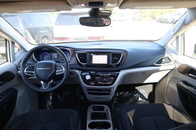 Used 2023 Chrysler Voyager LX image 11