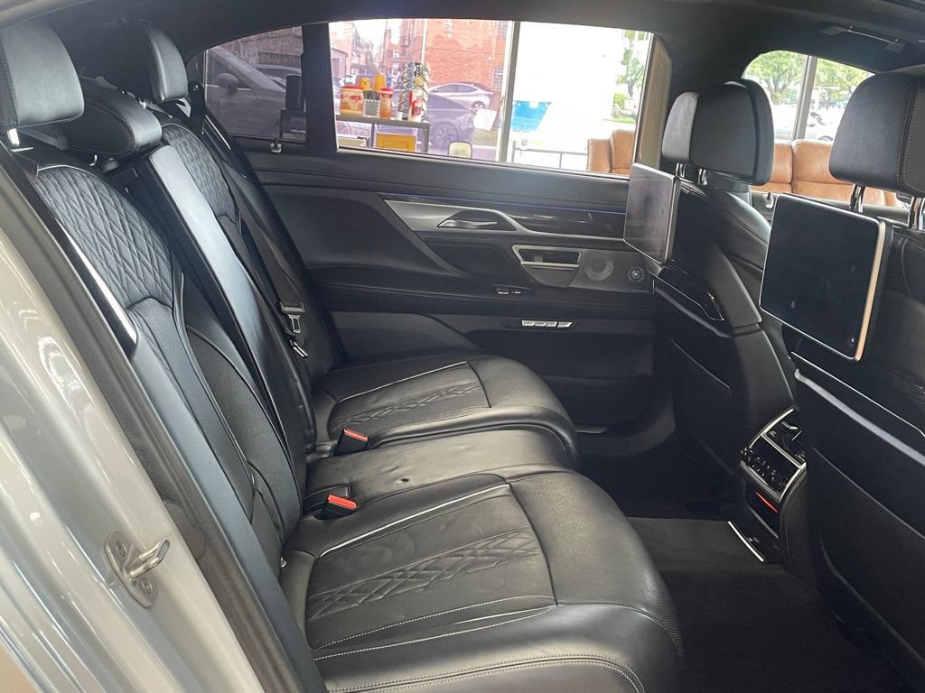 Used 2018 BMW M760i xDrive w/ Luxury Rear Seating Package AWD/4WD image 27
