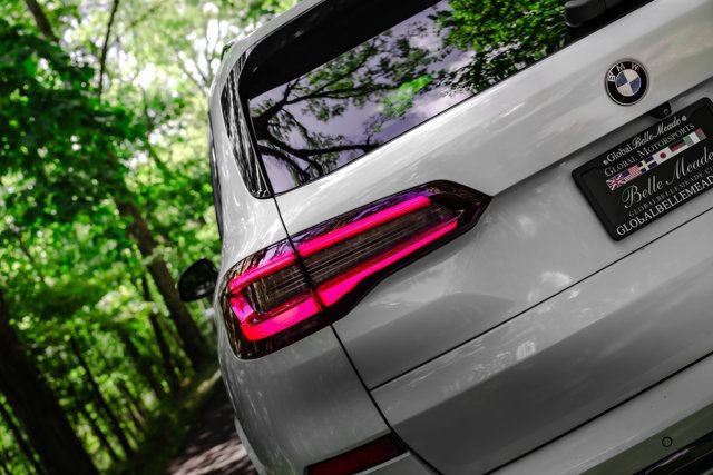 Used 2022 BMW X5 xDrive40i w/ M Sport Package AWD/4WD image 5