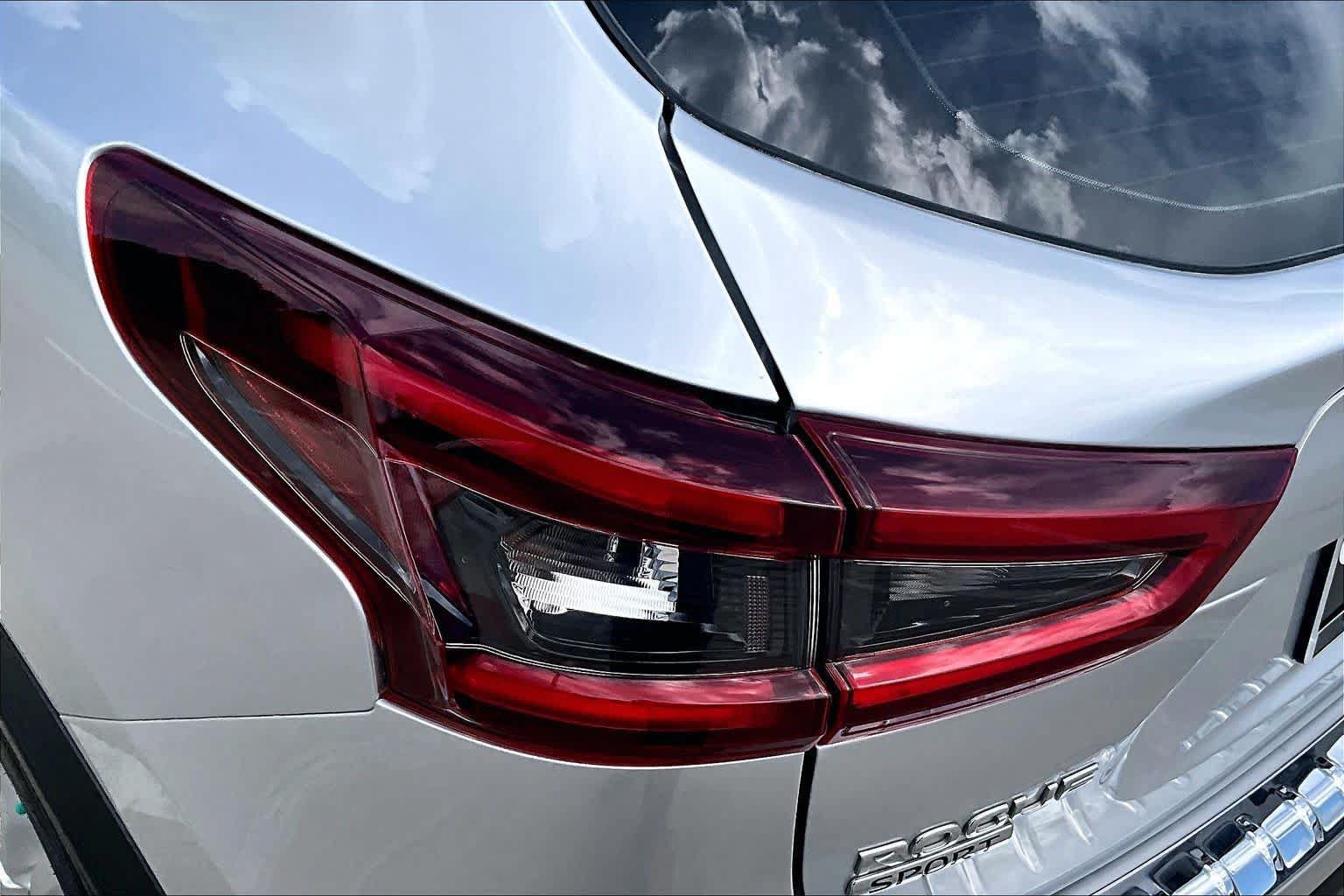 Used 2022 Nissan Rogue Sport SV FWD image 28