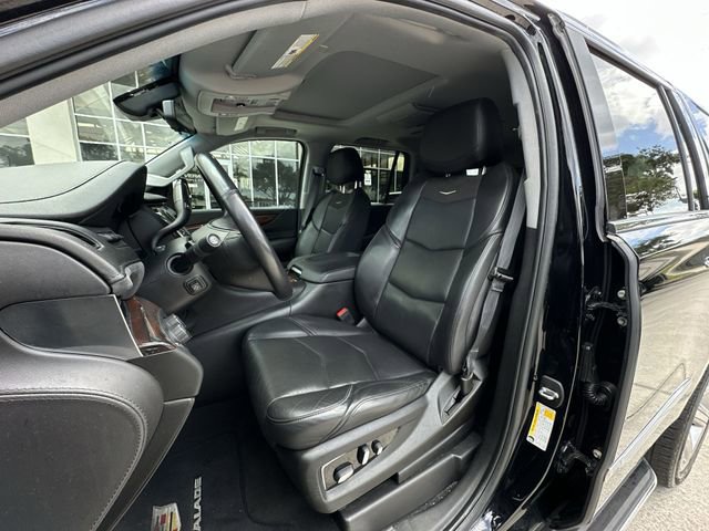 Used 2019 Cadillac Escalade Luxury AWD/4WD image 19