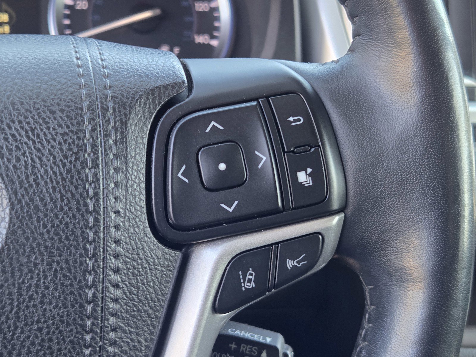 Used 2017 Toyota Highlander Limited Platinum w/ Carpet Mat Package image 23