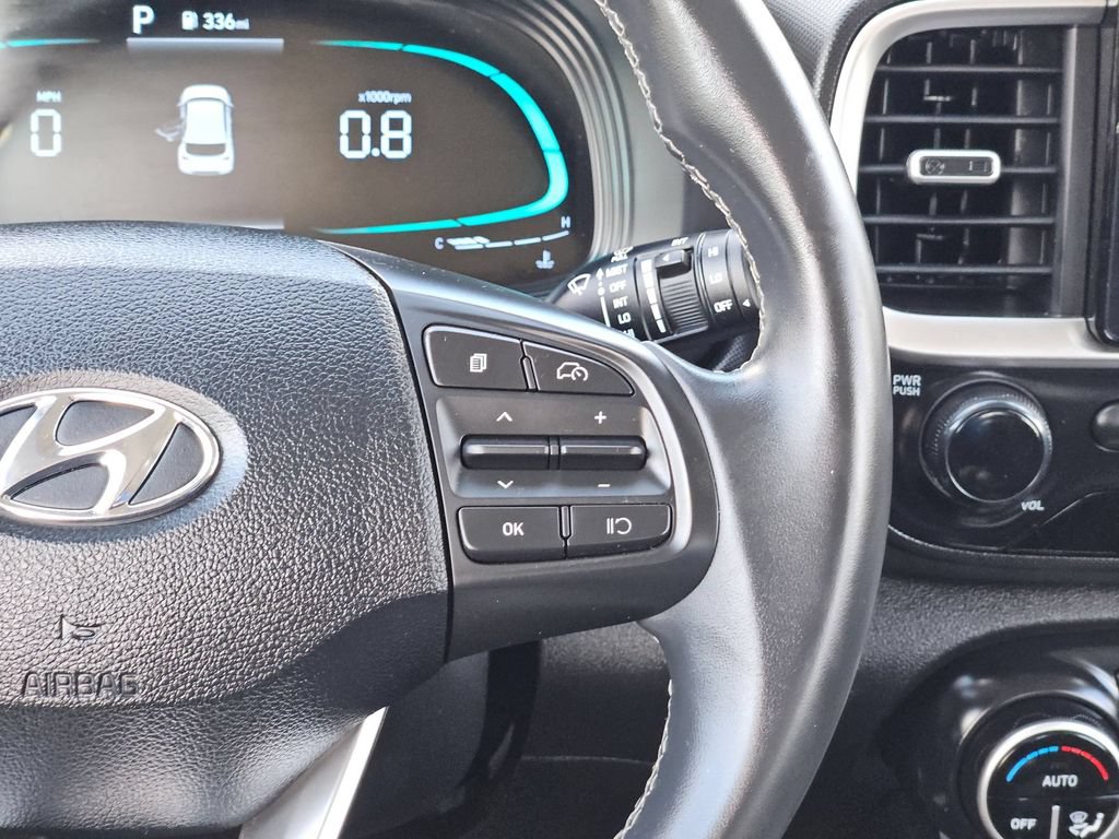 Used 2025 Hyundai Venue SEL FWD image 24
