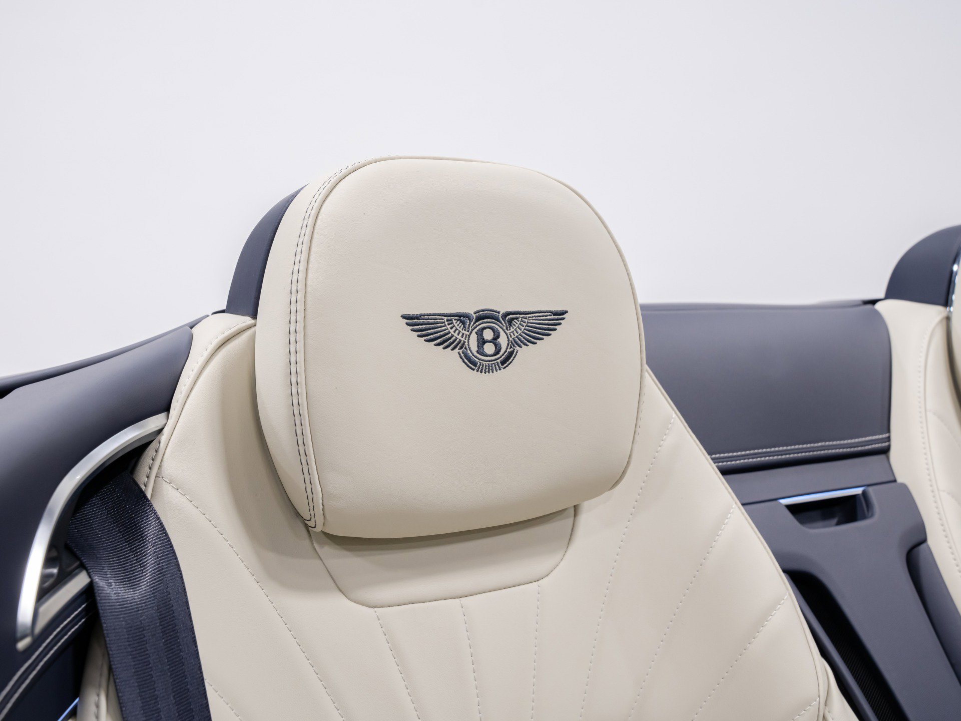 Used 2024 Bentley Continental GT V8 AWD/4WD image 86