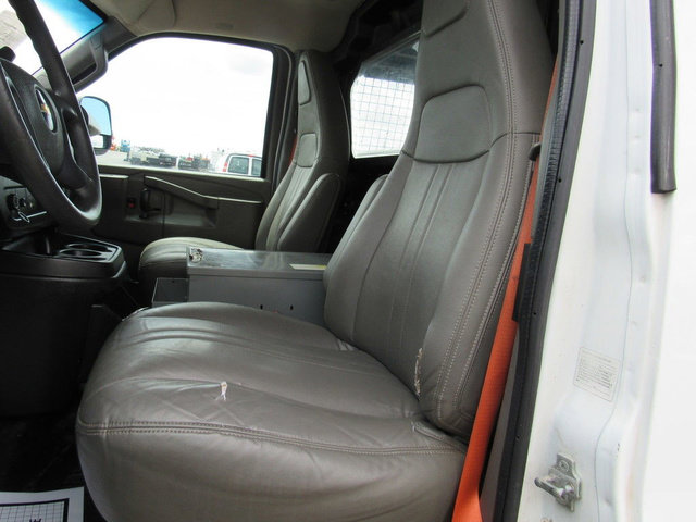 Used 2018 Chevrolet Express 2500 w/ Driver Convenience Package RWD image 27