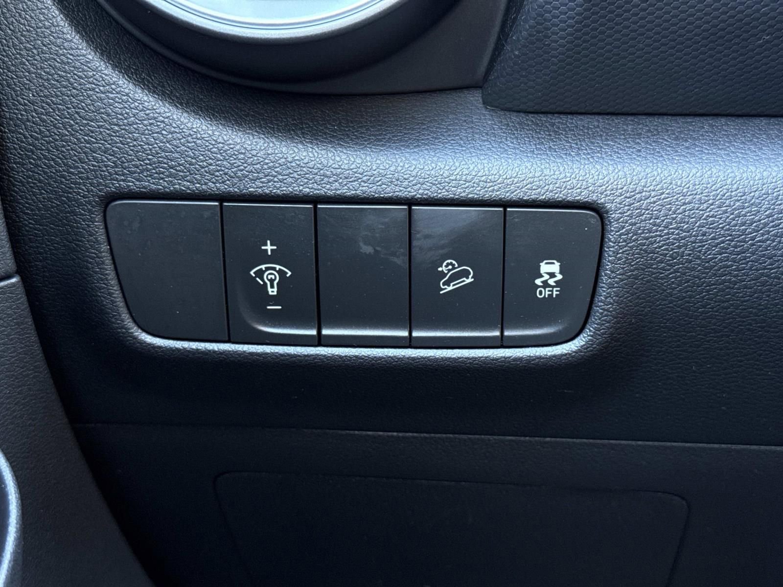 Used 2023 Hyundai Kona SEL w/ Cargo Package image 18