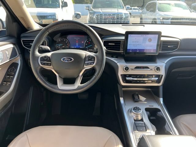 Used 2021 Ford Explorer XLT w/ Equipment Group 202A AWD/4WD image 11