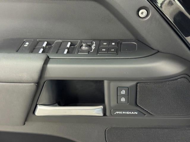 Used 2025 Land Rover Defender 110 S image 19