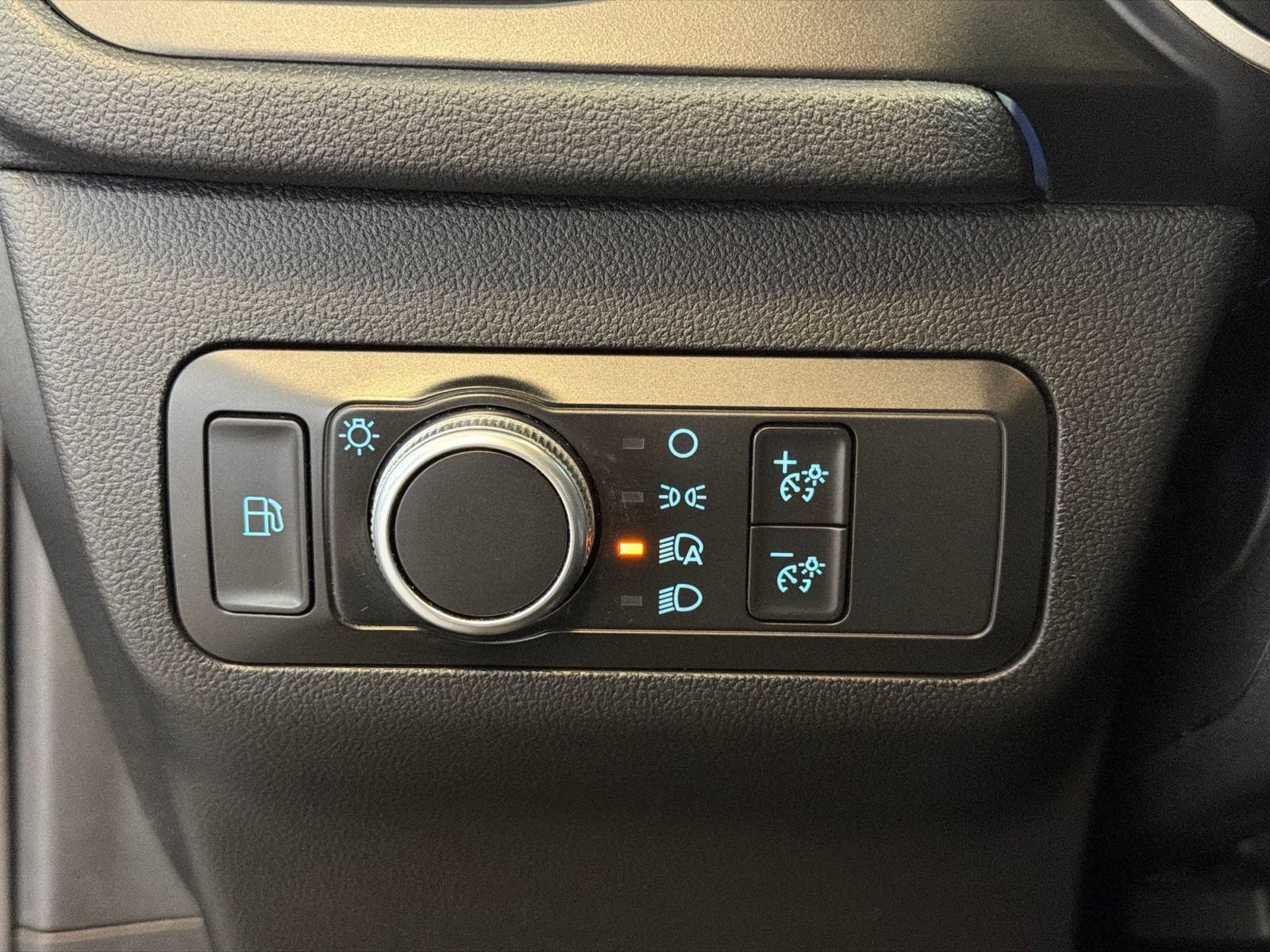 Used 2020 Ford Escape SE Sport FWD image 17