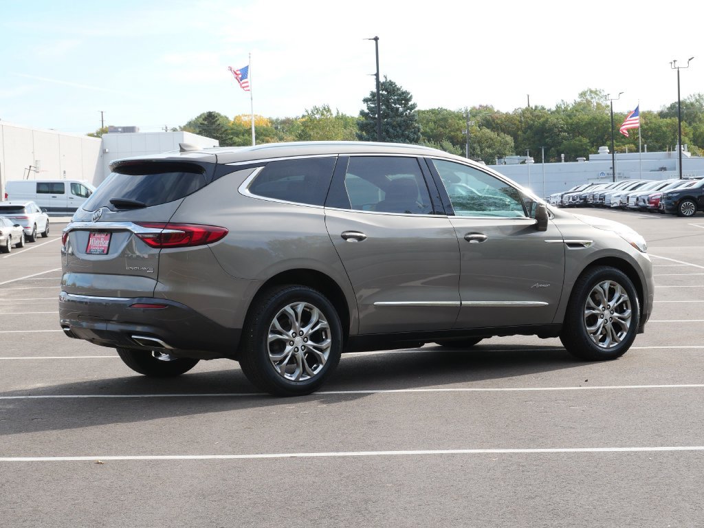 Used 2018 Buick Enclave Avenir w/ Avenir Technology Package AWD/4WD image 5