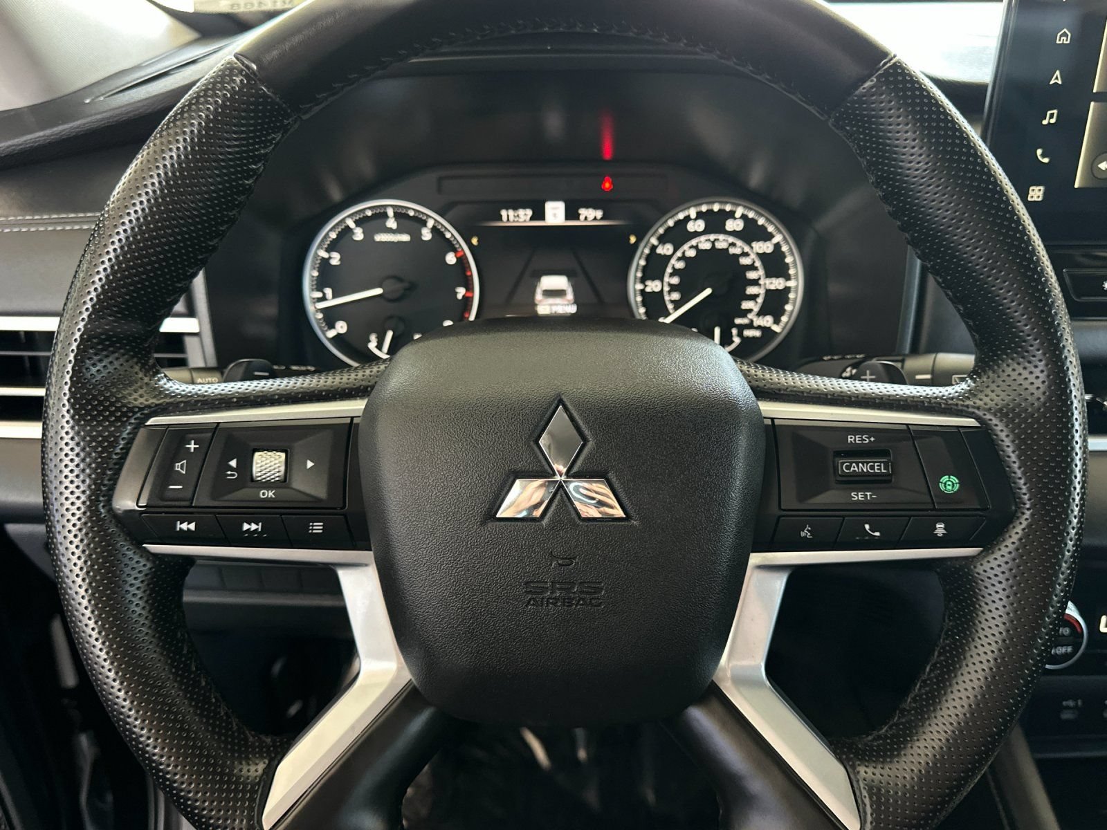 Used 2025 Mitsubishi Outlander SE FWD image 23