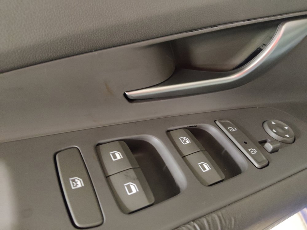 Used 2021 Hyundai Elantra SEL image 27