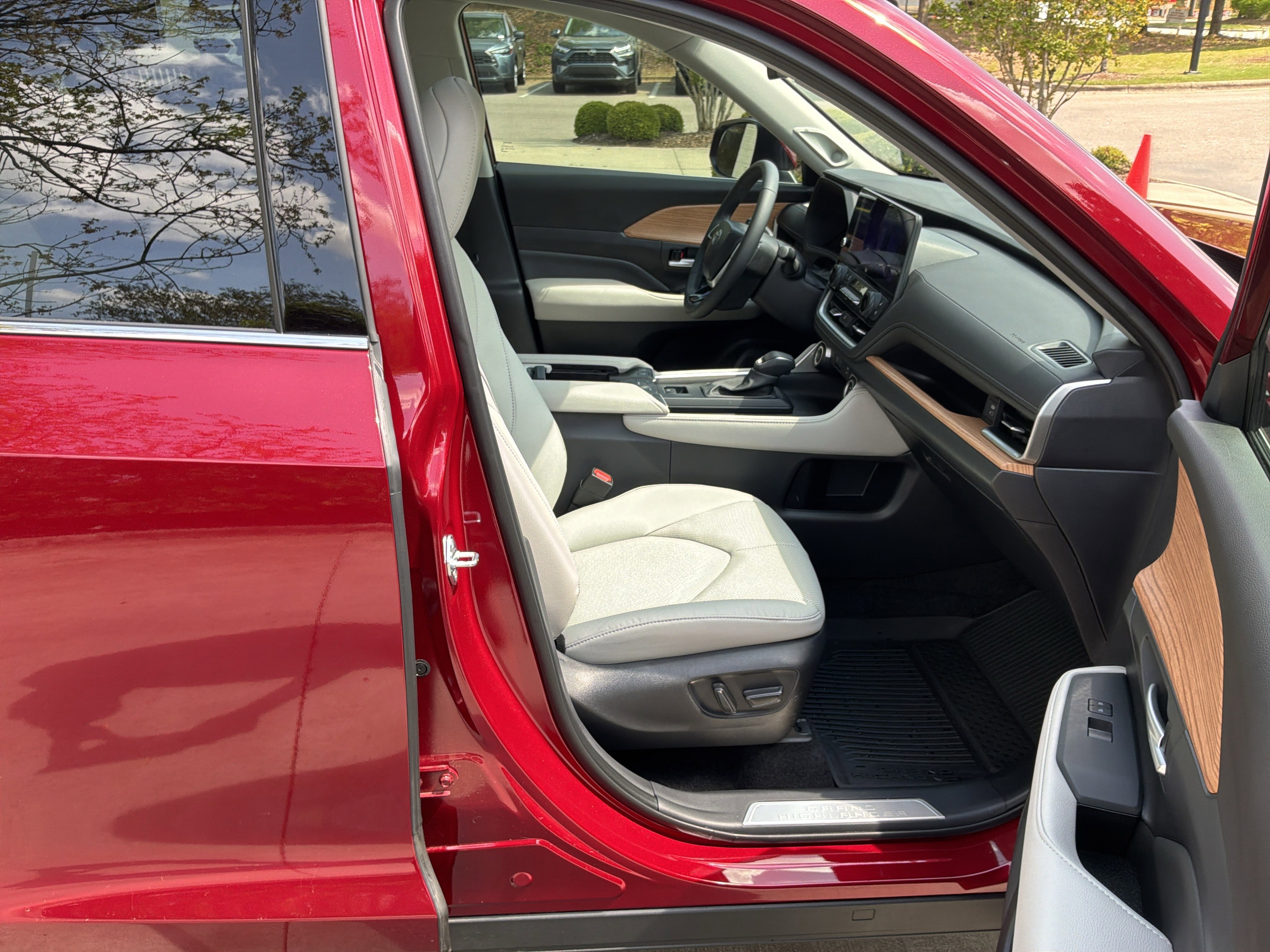 Used 2025 Toyota Grand Highlander FWD image 34
