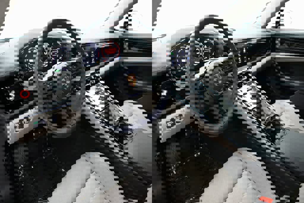 New 2025 Porsche Panamera 4 image 4