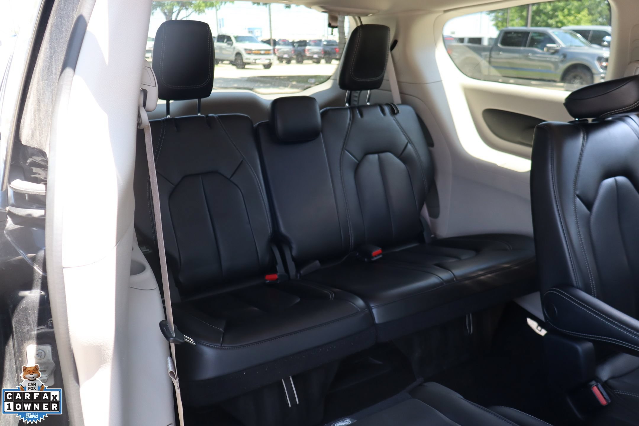 Used 2023 Chrysler Pacifica Touring-L FWD image 28