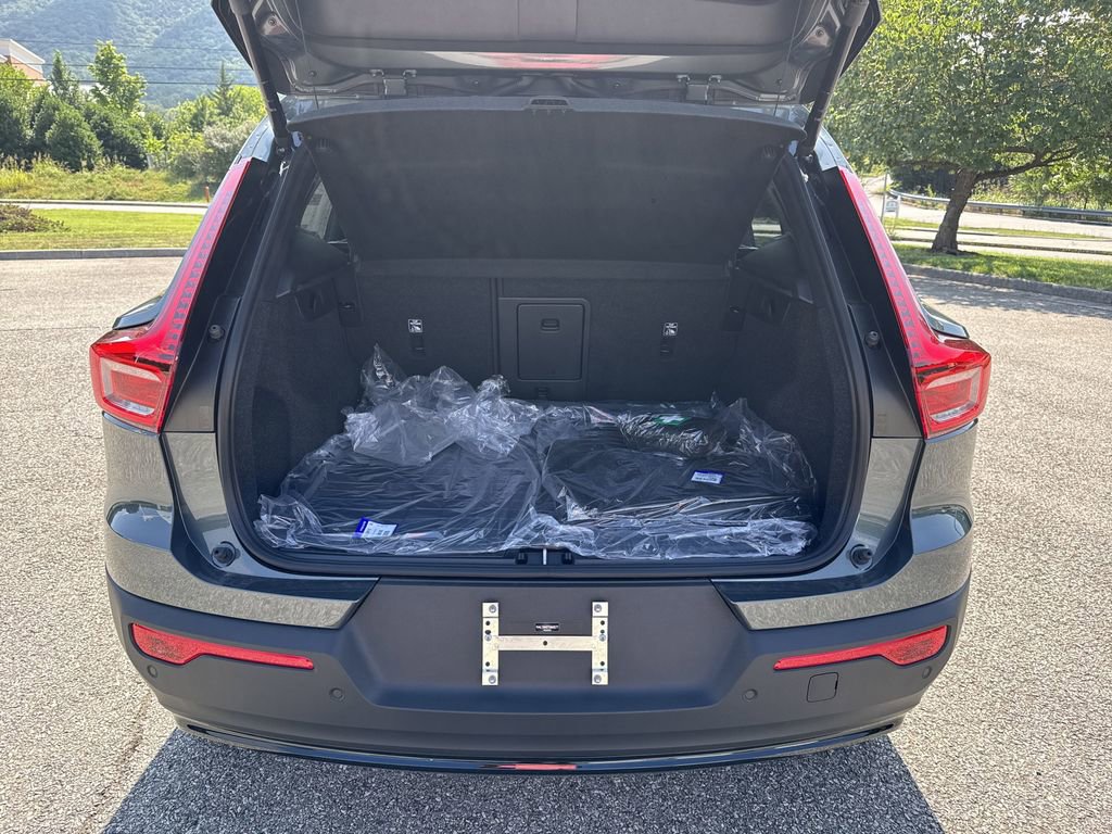 New 2026 Volvo XC40 B5 Core w/ Protection Package Premier image 12