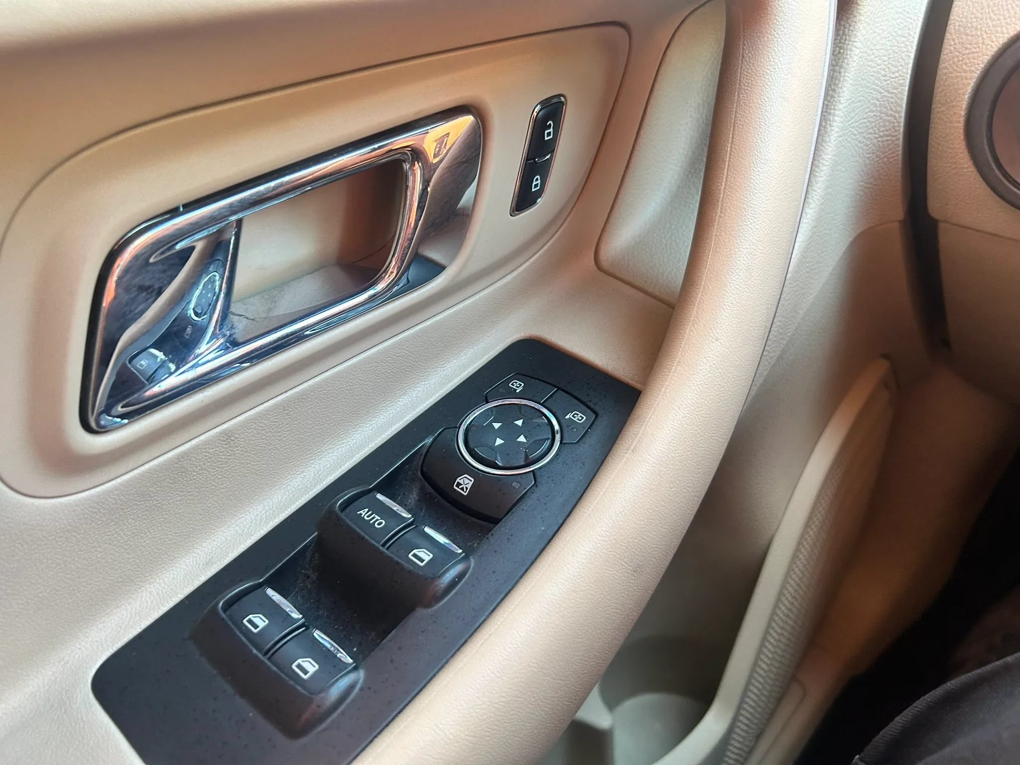 Used 2017 Ford Taurus SE FWD image 19