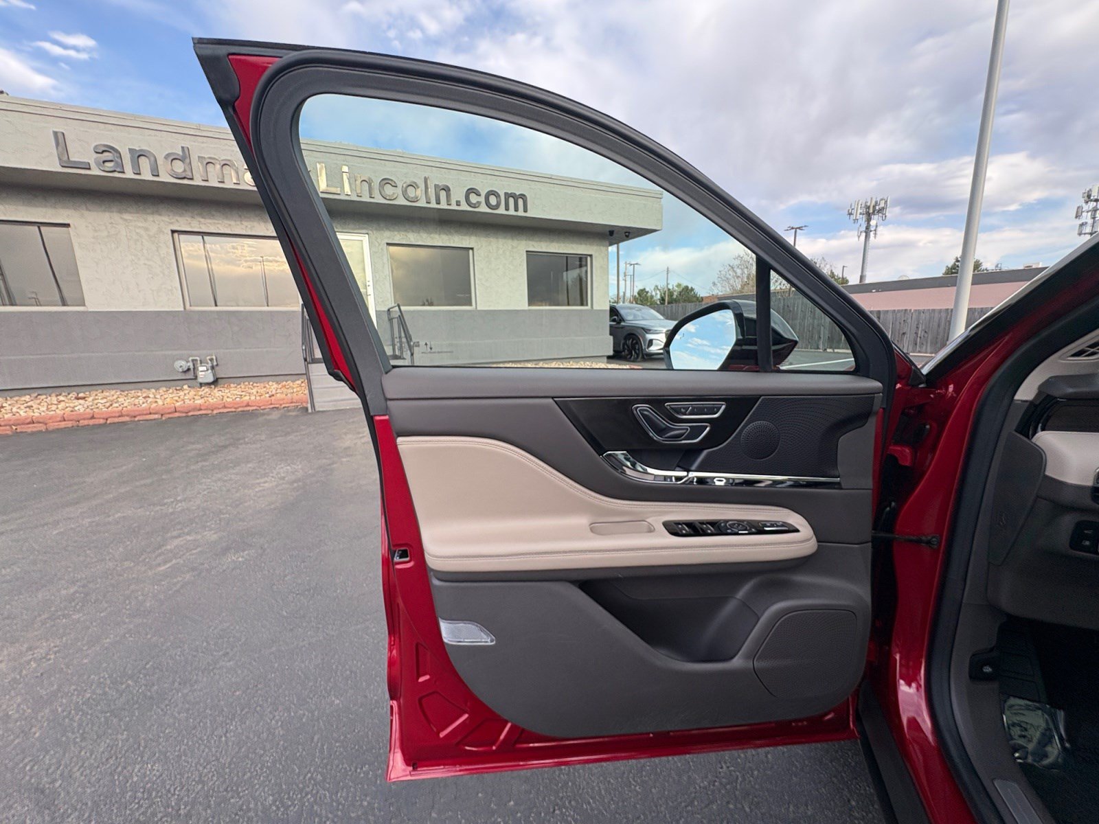 Certified 2024 Lincoln Corsair Grand Touring AWD/4WD image 17