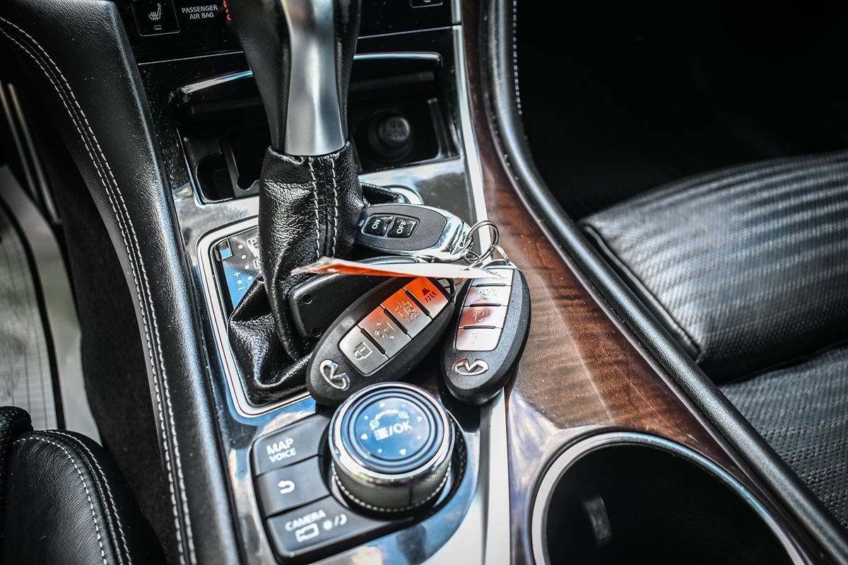 Used 2015 INFINITI Q50 AWD w/ Technology Package image 12