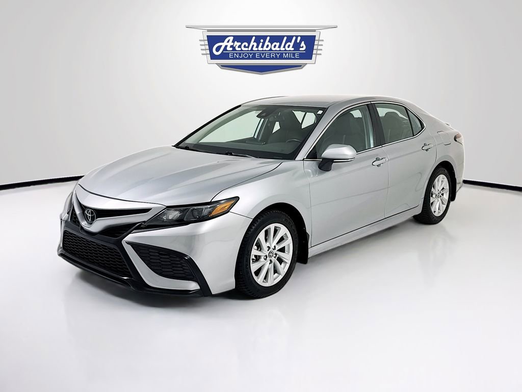 Used 2024 Toyota Camry SE FWD image 3