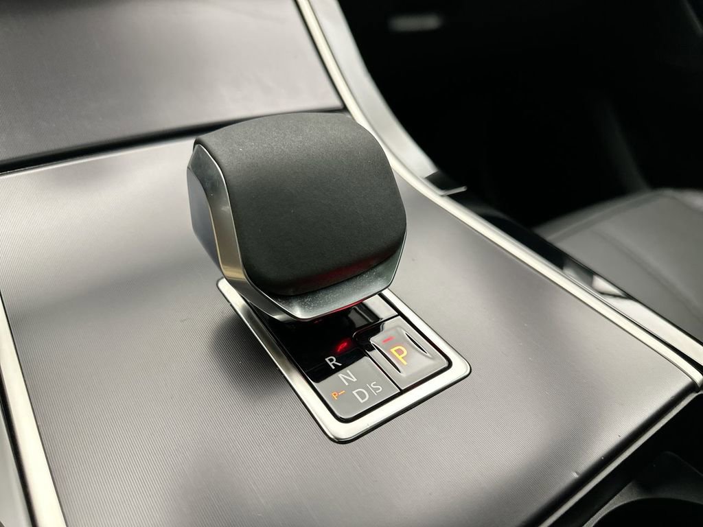 Certified 2026 Land Rover Range Rover Velar Dynamic SE AWD/4WD image 24