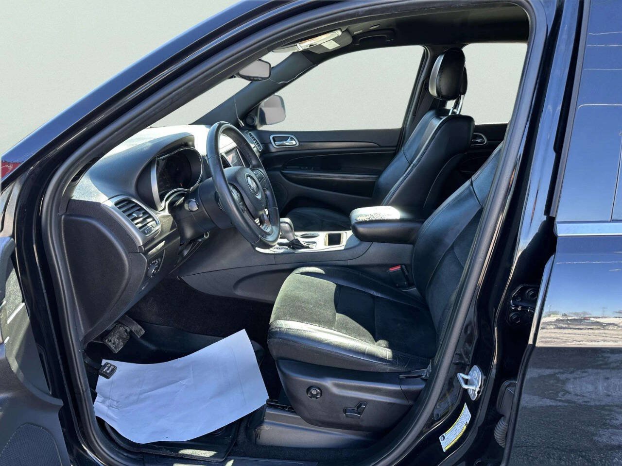 Used 2018 Jeep Grand Cherokee Laredo RWD image 10