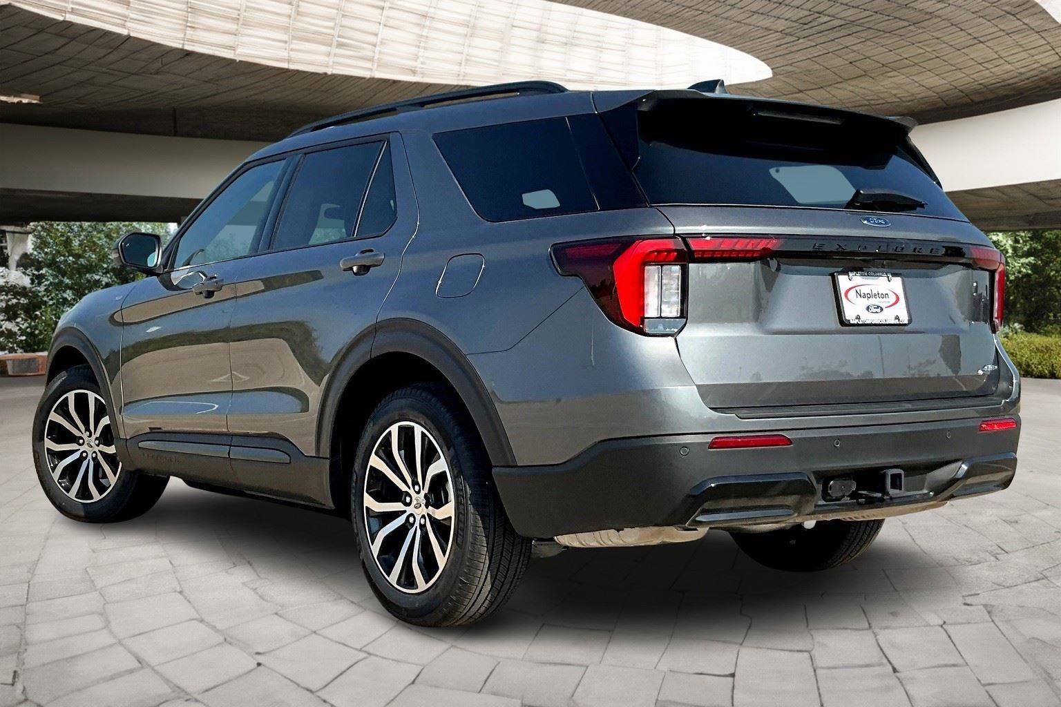 New 2025 Ford Explorer ST-Line image 3