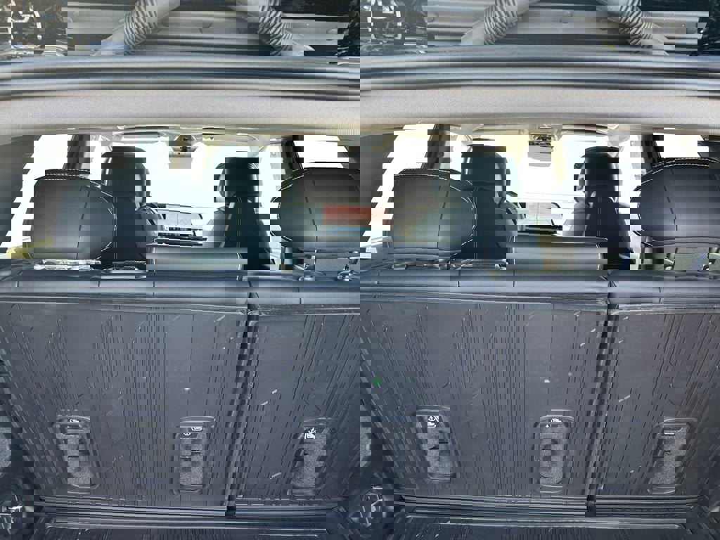 New 2026 Cadillac Optiq Luxury 1 w/ LPO, Floor Liner Package image 19