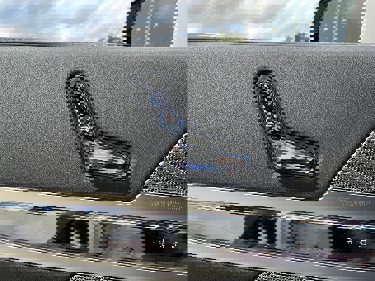 Used 2025 BMW i7 eDrive50 w/ M Sport Package image 15